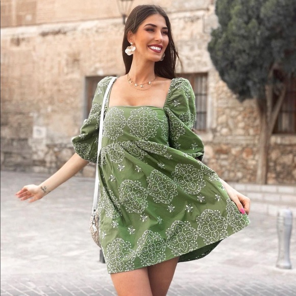 Zara Dresses & Skirts - 🔥 SOLD Zara embroidered puffed sleeve dress